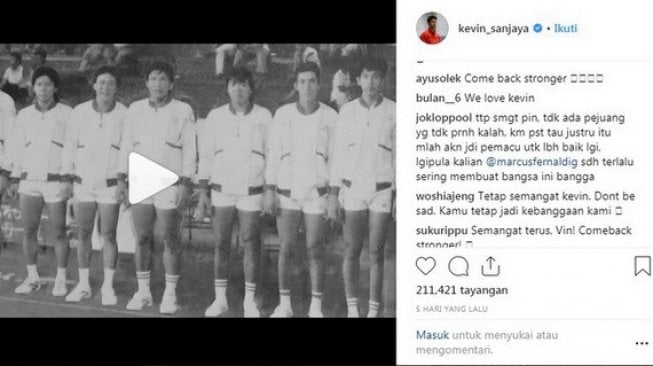 Netizen membanjiri kolom komentar postingan terakhir Kevin Sanjaya Sukamuljo di Instagram pribadinya. Komentar ini berisi dukungan moral bagi Kevin/Marcus usai tersingkir dari ajang All England 2019. [Instagram@kevin_sanjaya]