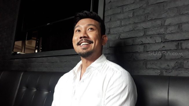 Denny Sumargo menggelar jumpa pers di kawasan Kuningan,Jakarta Selatan, Kamis (7/3/2019). [Ismail/Suara.com]
