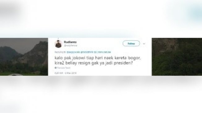 Jokowi naik KRL. [Twitter]