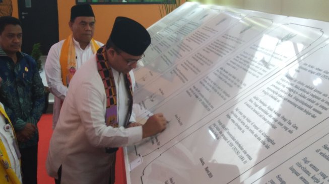 Gubernur DKI Jakarta Anies Baswedan meresmikan 95 gedung sekolah yang baru direnovasi. (Suara.com/Tyo)