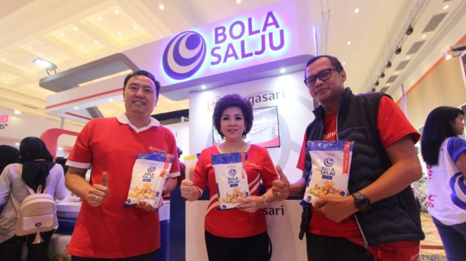 Dalam rangka menyambut hari ulang tahun Bola Salju yang ke-5, Bungasari meluncurkan slogan '5hare Greatness' dengan mengedukasi para pelanggan setianya di Bandung International Food & Hotel Expo (Bifhex). (Dok. Bola Salju).