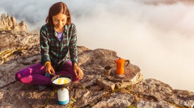 Makanan yang dibawa pendaki gunung harus bernutrisi dan berkalori. (Shutterstock)