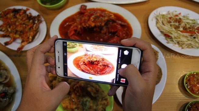 Beberapa jenis makanan laut disajikan di salah satu Restoran di Jakarta, Jumat (8/3).  [Suara.com/Arief Hermawan P]