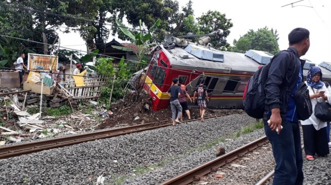 KRL Jurusan Bogor-Jakarta Terguling di Kebon Pedes