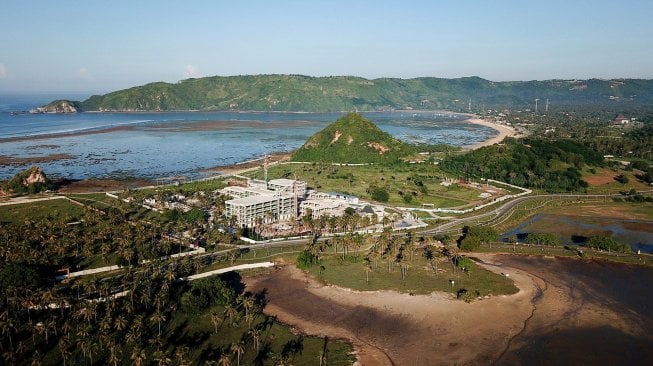 Proyek pengembangan pesisir Mandalika yang diusulkan menjadi lokasi balapan MotoGP di Mandalika, Lombok, Sabtu (23/3).[ARSYAD ALI/AFP]