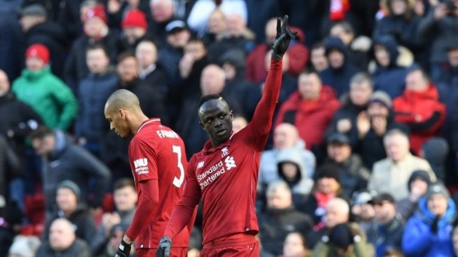 Striker Liverpol Sadio Mane (kanan) merayakan golnya ke gawang Burnley dalam laga Liga Inggris di Anfield. Paul ELLIS / AFP