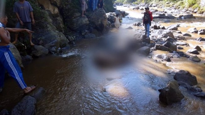 Perempuan Tanpa Busana Bergigi Palsu Ditemukan Tewas di Sungai