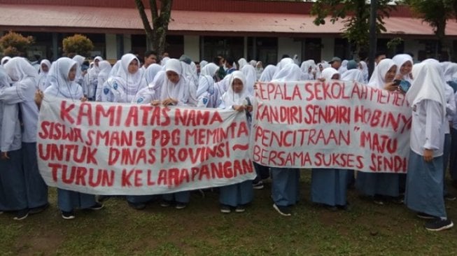 Duit Musala Tak Jelas, Siswa SMAN 5 Padang Gelar Aksi Mogok Belajar