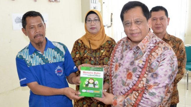 Ketua Komisi X DPR RI Djoko Udjianto mengapresiasi pengelolaan Perpustakaan Kabupaten Semarang. (Dok: DPR)