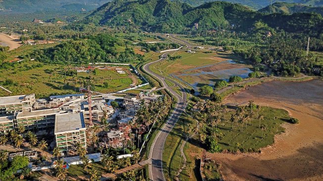 Proyek pengembangan pesisir Mandalika yang diusulkan menjadi lokasi balapan MotoGP di Mandalika, Lombok, Sabtu (23/3).[ARSYAD ALI/AFP]