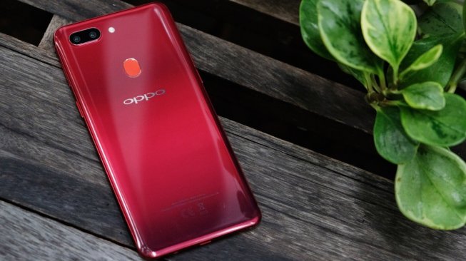 OPPO R15 Pro. [Shutterstock]