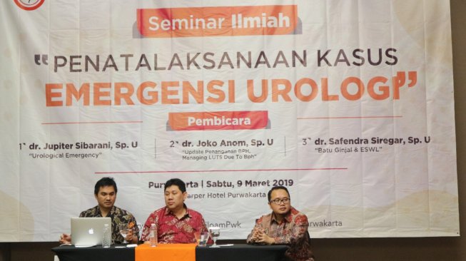 Penatalaksanaan kasus emergensi urologi di RS Siloam Purwakarta. (Dok. Siloam)