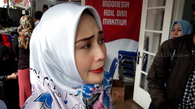 Istri Mandala Shoji, Maridha Deanova mengadu ke Amien Rais. (Suara.com/Novian)