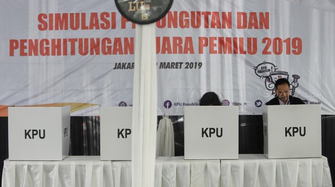  Simulasi Pemungutan dan Perhitungan Suara Pemilu 2019 di Kantor KPU, Selasa (12/3). [Suara.com/Muhaimin A Untung]