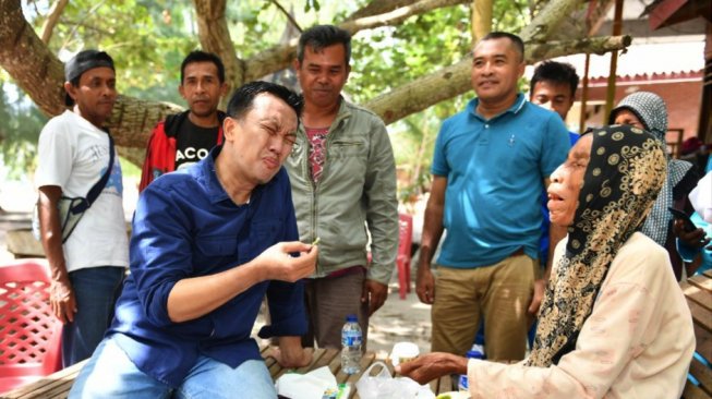 Menpora dan Buah Pinang Nenek Aisun di Pulau Terbelah Dodola Morotai