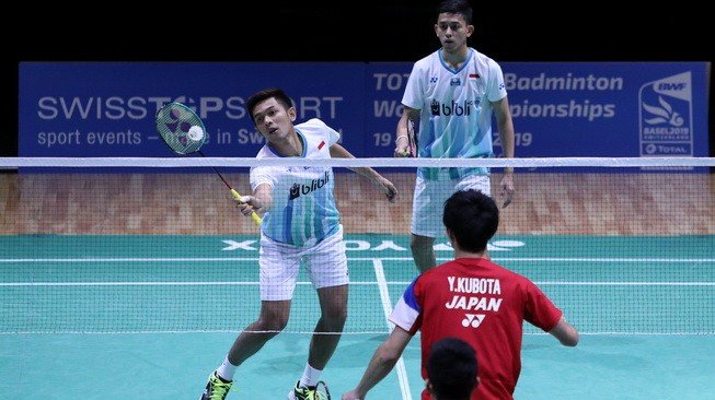 Pasangan ganda putra Indonesia, Fajar Alfian/Muhammad Rian Ardianto, menang atas wakil Jepang, Mahiro Kaneko/Yunosuke Kubota, dalam babak pertama Swiss Open 2019 di St. Jakobshalle, Basel, Rabu (13/3). [Humas PBSI]