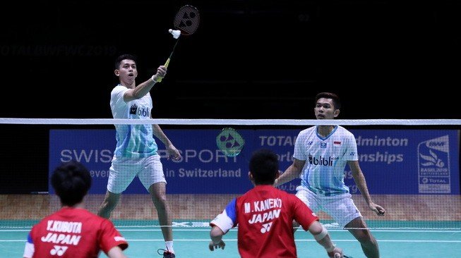 Pasangan ganda putra Indonesia, Fajar Alfian/Muhammad Rian Ardianto, menang atas wakil Jepang, Mahiro Kaneko/Yunosuke Kubota, dalam babak pertama Swiss Open 2019 di St. Jakobshalle, Basel, Rabu (13/3). [Humas PBSI]