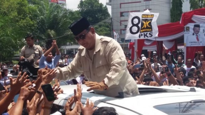 Sempat Tertahan di Bandara, Prabowo Telat Mendarat di Jambi