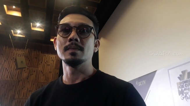 Denny Sumargo di SCTV Tower, Jakarta Pusat, Kamis (14/3/2019). [Sumarni/Suara.com]