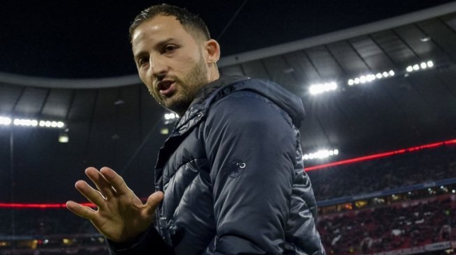 Mantan pelatih Schalke 04, Domenico Tedesco. [Guenter SCHIFFMANN / AFP]