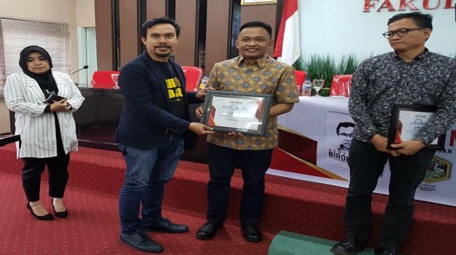 Dosen yang Tak Dikenal Mahasiswanya, Hingga Dianggap Calon Pemimpin Masa 
