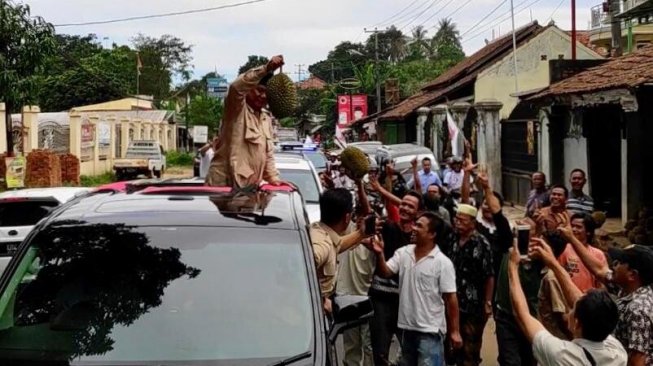 Lewati Kota Serang, Prabowo Ketiban Durian