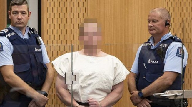 Brenton Tarrant, pelaku penembakan masjid di Selandia Baru saat dihadirkan di pengadilan. (Foto: NZME / via Radio New Zealand)
