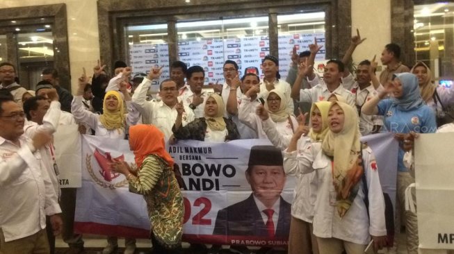 Pendukung Prabowo - Sandiaga di Debat Pilpres. (Suara.com/Yasir)