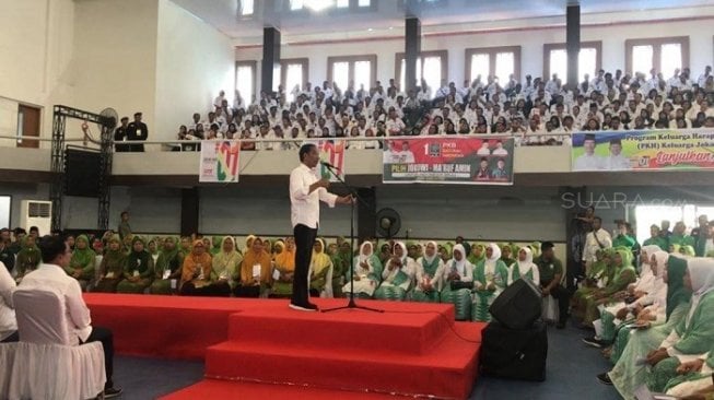 Di Depan Tokoh Masyarakat, Jokowi: Jangan Biarkan Satu Orangpun Golput!