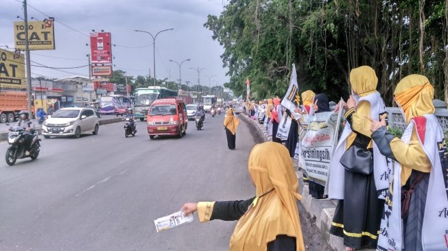 Emak-emak PKS Aksi Dekat Apel Kebangsaan, Minta Ribuan Massa Pilih Prabowo