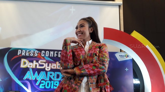 Ayu Dewi saat ditemui di MNC Studios, Kebon Jeruk, Jakarta Barat, Senin (18/3/2019). [Sumarni/Suara.com]