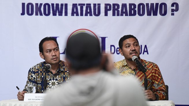 Lingkaran  Survei Indonesia Denny JA merilis survei terkini bertajuk 'Siapa Dirugikan Golput: Jokowi atau Prabowo? di Jakarta, Selasa (19/3). [ANTARA FOTO/Hafidz Mubarak]