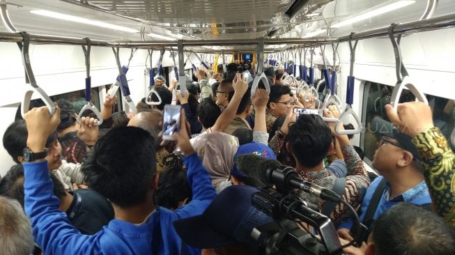 Penumpang MRT Keluhkan Sinyal Internet Hilang di Stasiun Bawah Tanah