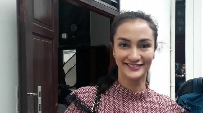 Atiqah Hasiholan Sebut Ratna Sarumpaet Akan Rilis Buku yang Ditulis di Sel