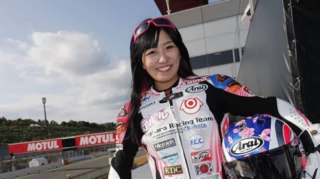 Shizuka Okazaki, dari Balap Road Race ke Travelling Bermotor