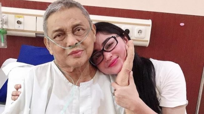 Dewi Perssik Sudah Ikhlas Melepas Kepergian Sang Ayah