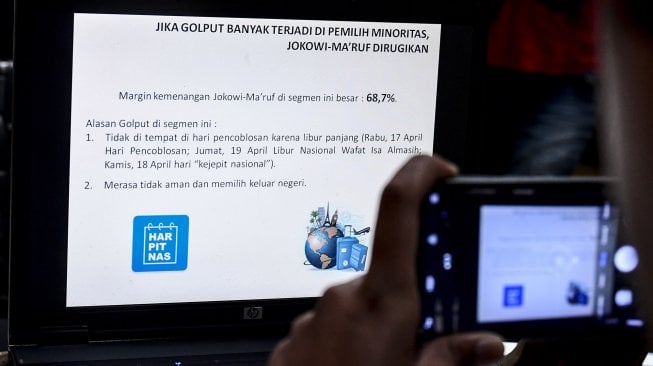 Lingkaran Survei Indonesia Denny JA merilis survei terkini bertajuk 'Siapa Dirugikan Golput: Jokowi atau Prabowo? di Jakarta, Selasa (19/3). [ANTARA FOTO/Hafidz Mubarak]