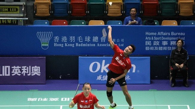 Pasangan ganda campuran, Tontowi Ahmad/Winny Oktavina Kandow, menyumbang poin pertama bagi Indonesia atas Sri Lanka usai mengalahkan Sachin Dias/Thilini Pramodika Hendahewa, dalam penyisihan Grup C Badminton Asia Mixed Team Championships 2019, Selasa (19/3). [Humas PBSI]