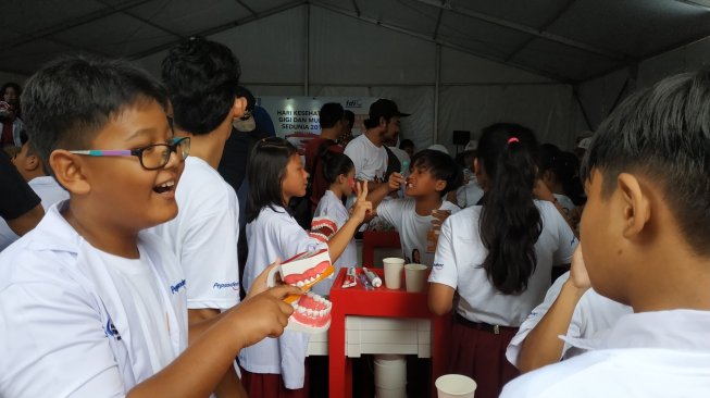 Hari Kesehatan Gigi dan Mulut Sedunia, 64 persen anak Indonesia ternyata pernah sakit gigi. (Suara.com/Firsta Nodia)