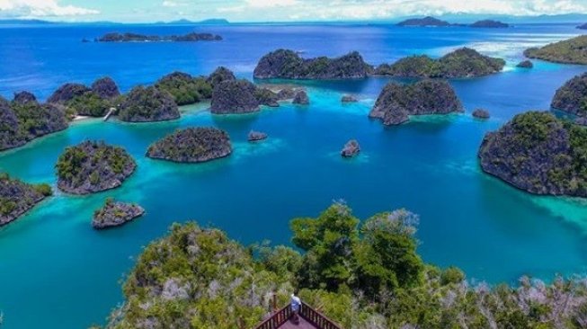 Teluk Kabui Wisata Raja Ampat. (Instagram/@pikniknusantara)