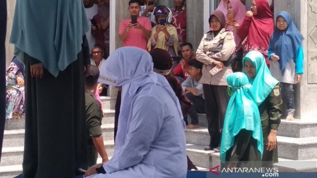 Mesum di Mobil dan Rumah, 5 Pasangan Nonmuhrim di Aceh Dicambuk