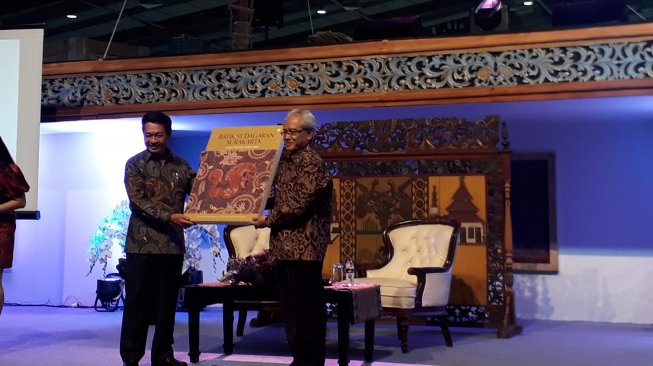 Buku Batik Sudagaran Surakarta tulisan Hartono Sumarsono. (Suara.com/Risna Halidi)