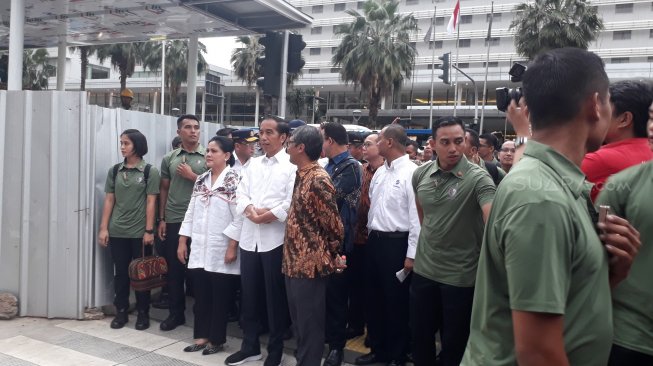 Nyanyian Jokowi Siapa yang Punya Terdengar saat Presiden Menuju Stasiun MRT