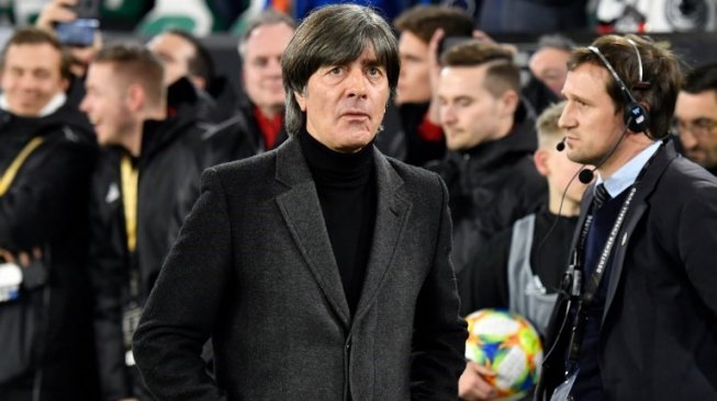 Pelatih Jerman Joachim Loew saat skuatnya menghadapi Serbia dalam pertandingan persahabatan di Wolfsburg. John MACDOUGALL / AFP