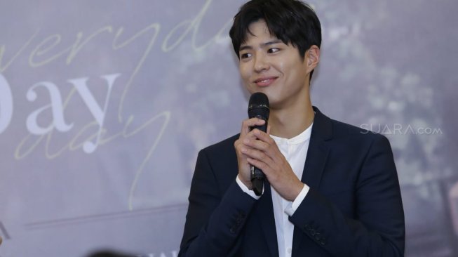 Viral Sosok Penjual Burger Mirip Aktor Korea Park Bo Gum, Sama-Sama Ganteng?