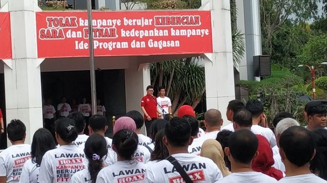 Mendagri Tjahjo Kumolo saat berikrar di acara simulasi pemungutan suara. (Suara.com/M Yasir)