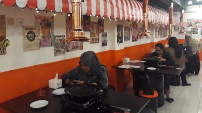 Restoran berkonsep Korean Street yang menggunakan tenda bernama Pochajjang baru saja dibuka di jalan Gandaria 1, No. 20, Kramat Pela, Jakarta Selatan. (Suara.com/Dinda Rachmawati)