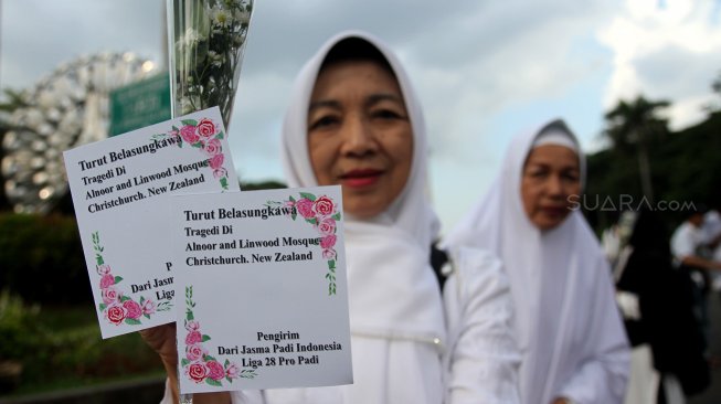 Sejumlah aktivis yang tergabung dalam Kesatuan Aksi Mahasiswa Muslim Indonesia (KAMMI) berunjuk rasa di kawasan Monas, Jakarta, Jumat (22/3). [Suara.com/Arief Hermawan P]