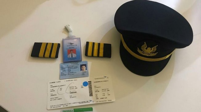 barang bukti yang disita dari pilot gadungan Garuda. (istimewa/dok,polisi)