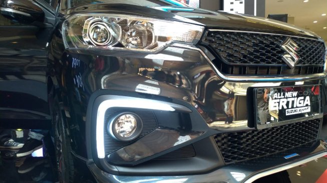 Desain seksi dari lampu utama serta front spoiler  All New Suzuki Ertiga Sport [Suara.com/Manuel Jeghesta Nainggolan].